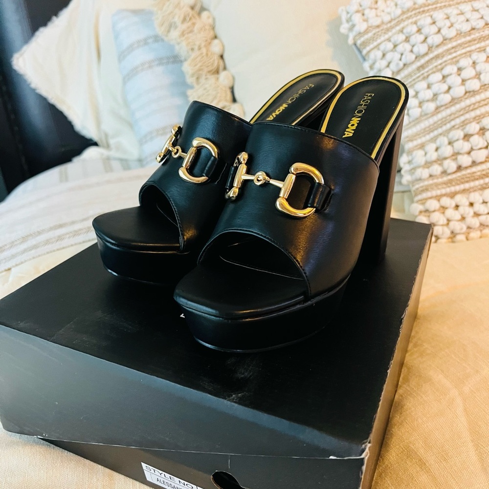 Fashion Nova Alessandra Platform Mules